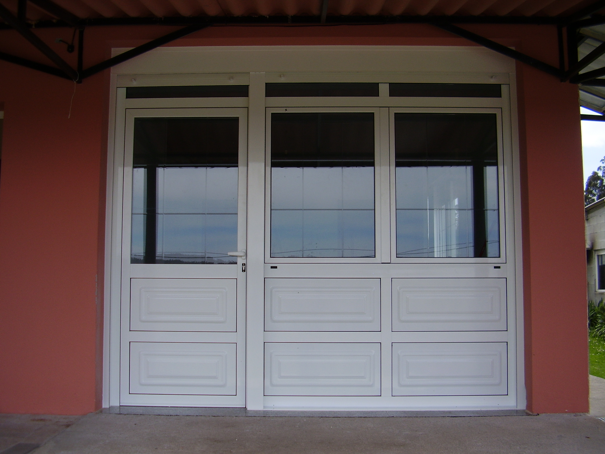 Cerramiento puerta y ventana con persiana incorporada
